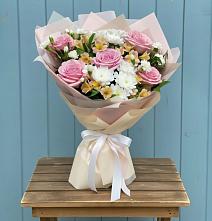 Букет цветов из:  Гвоздики, Орхидеи и Розы #REPLACE_PRED# Прикалаусском