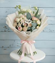 Букет цветов из:  Розы и Лизиантусы в Прикалаусском