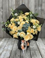 Букет цветов из:  Розы и Лизиантусы в Прикалаусском