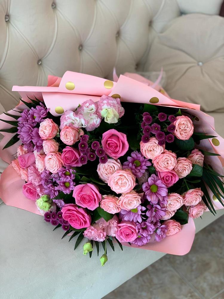 Букет цветов из: Хризантемы, Розы и Лизиантусы в Прикалаусском