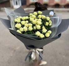 Букет Белые кустовые розы Солинеро в Прикалаусском