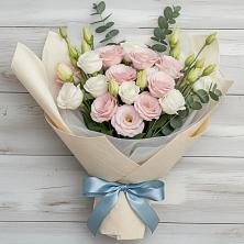 Букет цветов из:  Лизиантусы в Прикалаусском