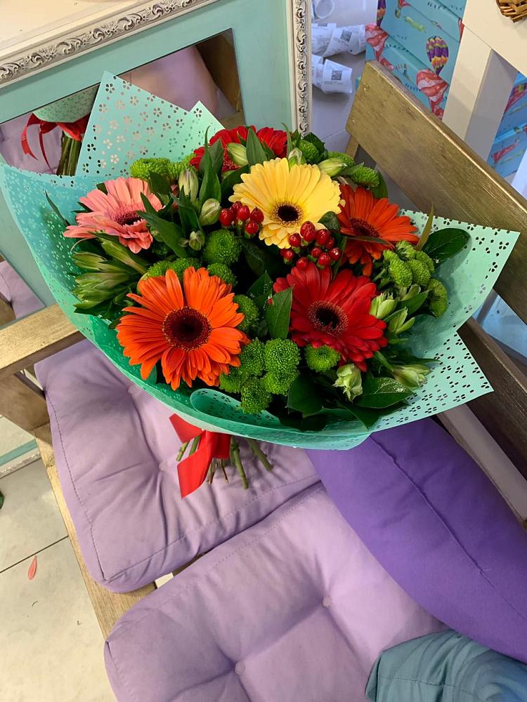 Букет цветов из: Герберы, Хризантемы и Альстромерии в Прикалаусском