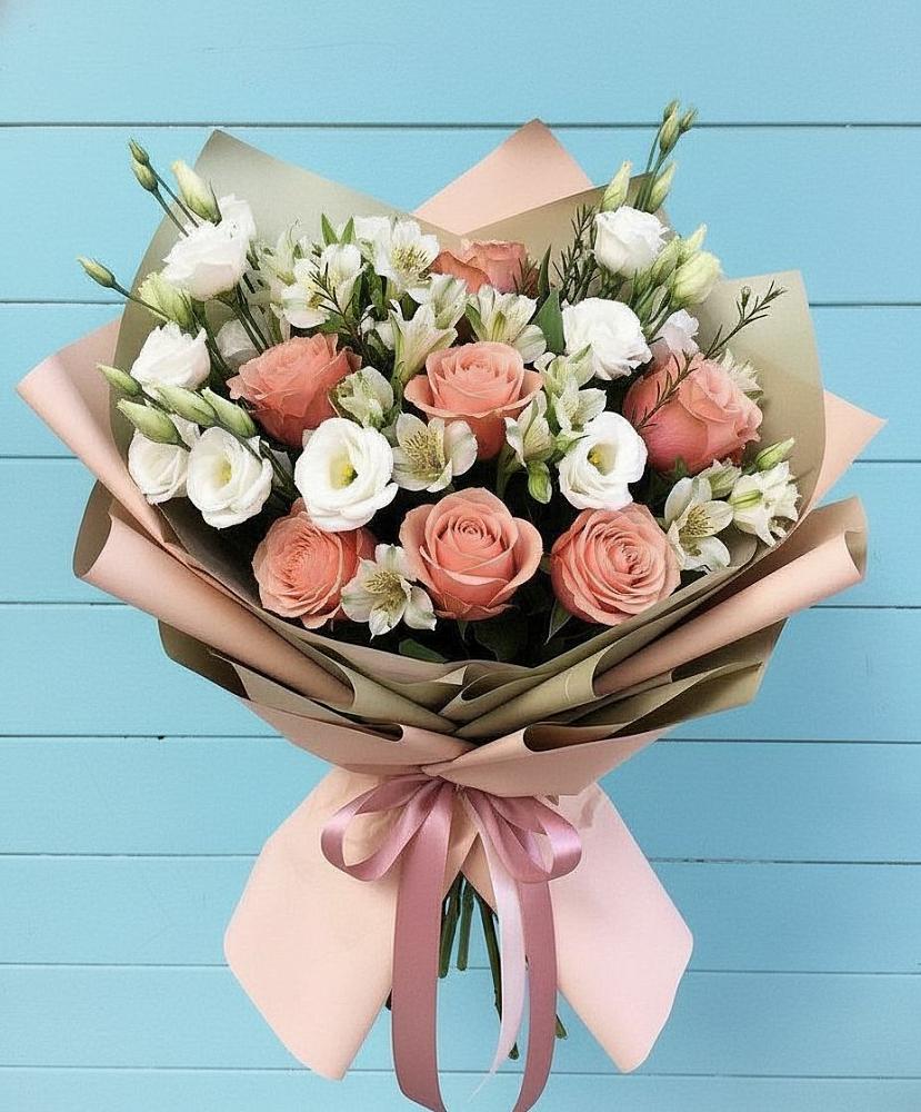 Букет цветов из: Розы, Альстромерии и Лизиантусы в Прикалаусском