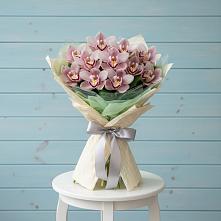 Букет цветов из:  Орхидеи и Розы в Прикалаусском