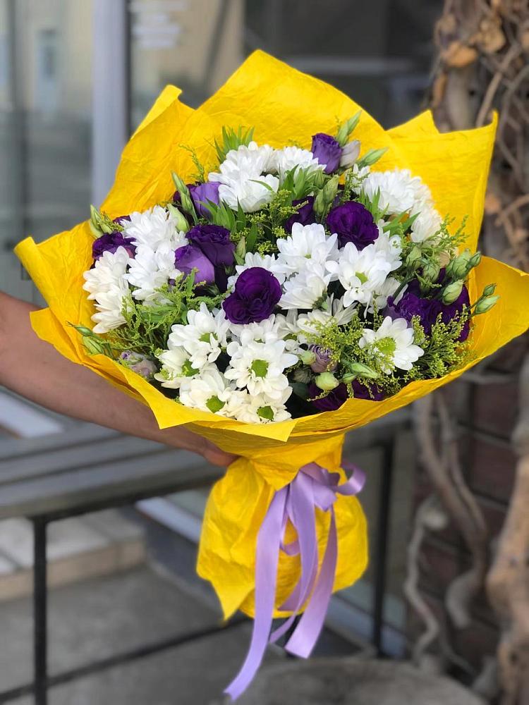 Букет цветов из: Ирисы, Хризантемы и Ромашки в Прикалаусском