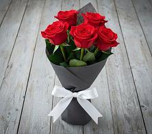 Букет 5 Красных роз Эдлесс Лав #REPLACE_PRED# Прикалаусском