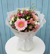 Букет цветов из:  Герберы, Альстромерии и Лизиантусы #REPLACE_PRED# Прикалаусском