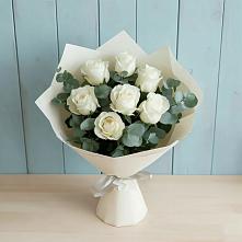 Букет Белые розы в Эвкалипте в Прикалаусском