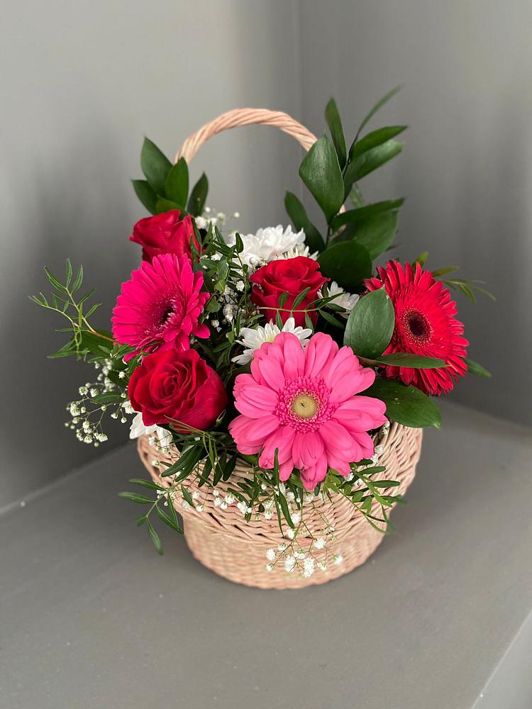 Цветочная композиция из Розы, Хризантемы и Герберы в корзине в Прикалаусском