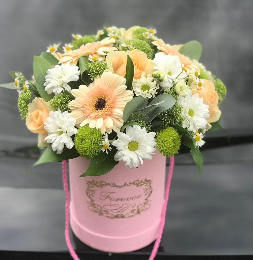 Цветочная композиция из Розы, Герберы и Хризантемы в шляпной коробке в Прикалаусском