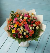 Букет Микс из разноцветных кустовых роз в Прикалаусском