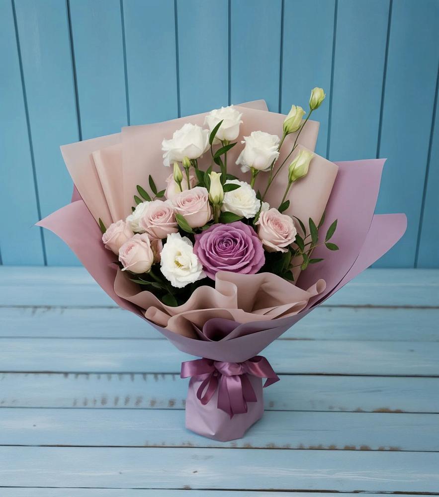 Букет цветов из: Розы и Лизиантусы в Прикалаусском